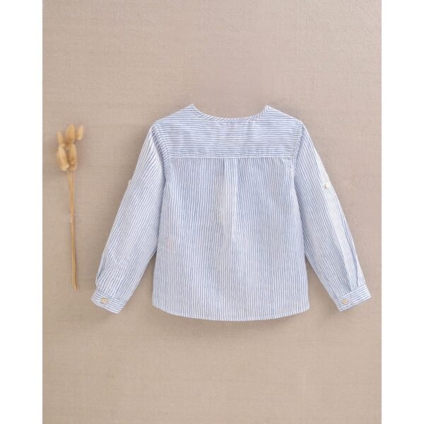 Camisa de niño de rayas azul pastel y blanca - Imagen 2