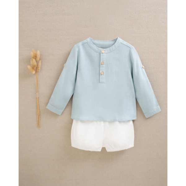 Conjunto de bebé niño de camisa azul cielo y short